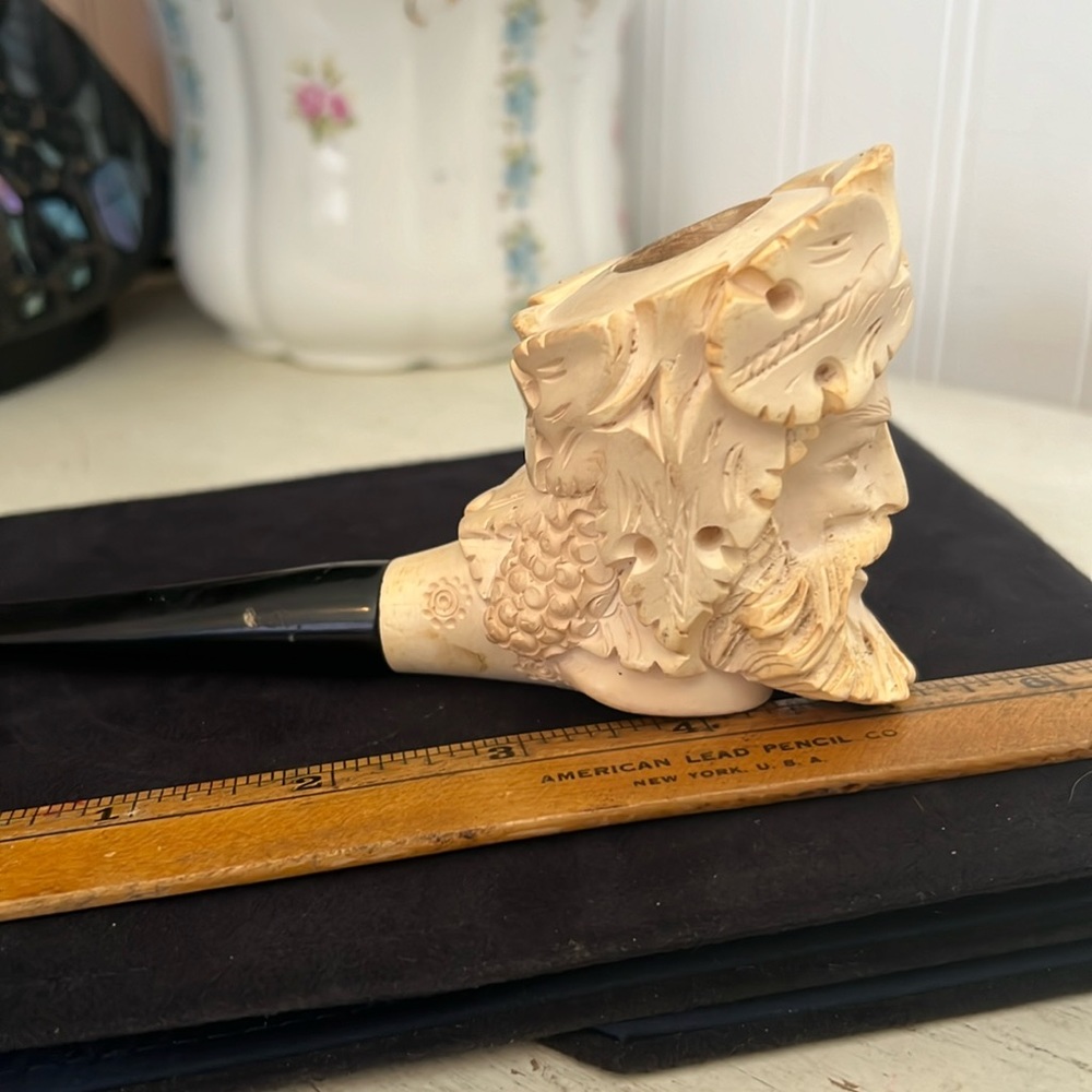 Antique Meerschaum carved pipe